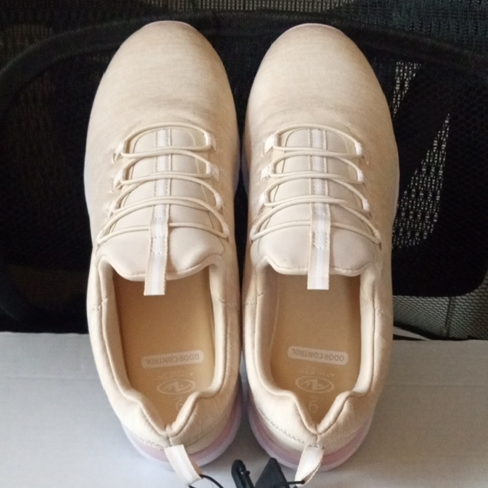 NWT Athletic Works Women's Memory Foam Bungee Slip-On Sneakers Beige Size 9